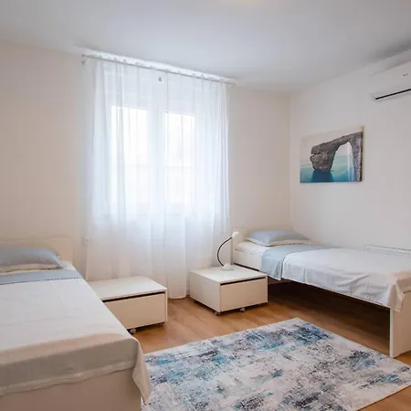 My Dalmatia - House Festini With Private Jacuzzi & Sea View Nyaraló *