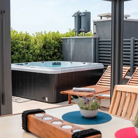 My Dalmatia - House Festini With Private Jacuzzi & Sea View Nyaraló *