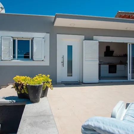 My Dalmatia - House Festini With Private Jacuzzi & Sea View Nyaraló Košljun