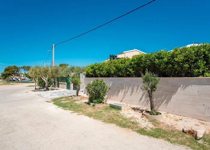 My Dalmatia - House Festini With Private Jacuzzi & Sea View 펜션