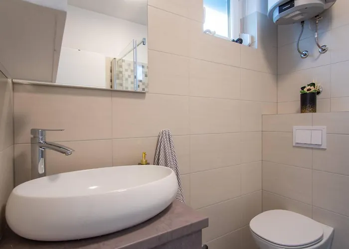 펜션 My Dalmatia - House Festini With Private Jacuzzi & Sea View Košljun