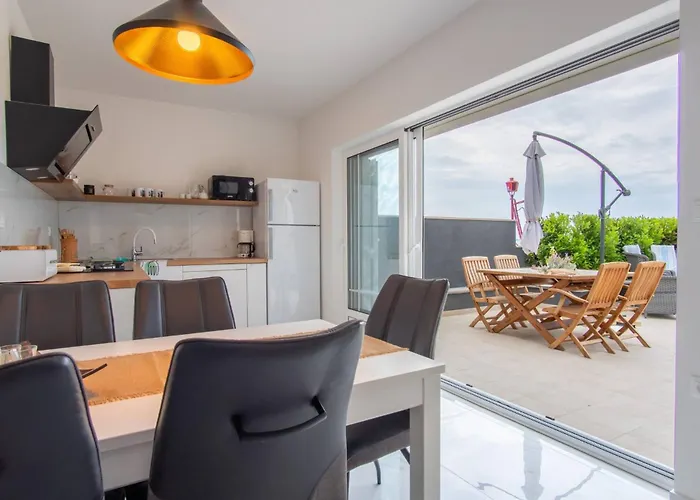 My Dalmatia - House Festini With Private Jacuzzi & Sea View Košljun