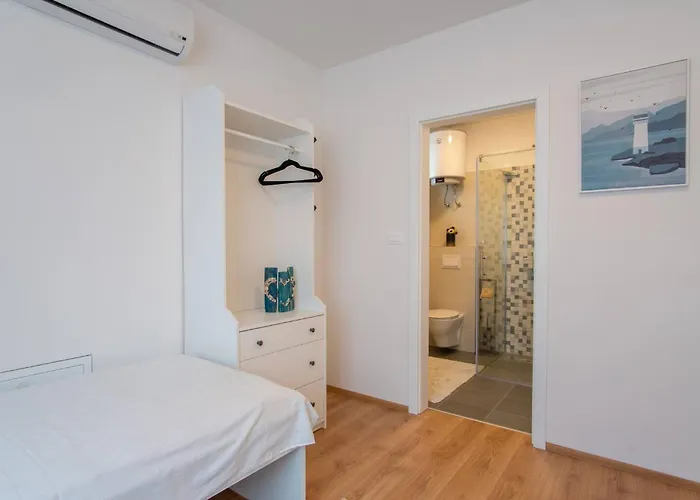 펜션 My Dalmatia - House Festini With Private Jacuzzi & Sea View