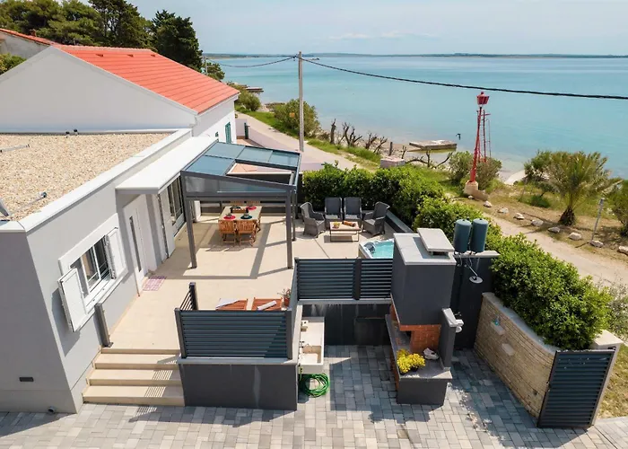 My Dalmatia - House Festini With Private Jacuzzi & Sea View 펜션 Košljun