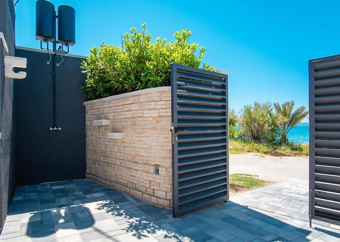 My Dalmatia - House Festini With Private Jacuzzi & Sea View Košljun