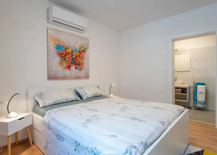 펜션 My Dalmatia - House Festini With Private Jacuzzi & Sea View *