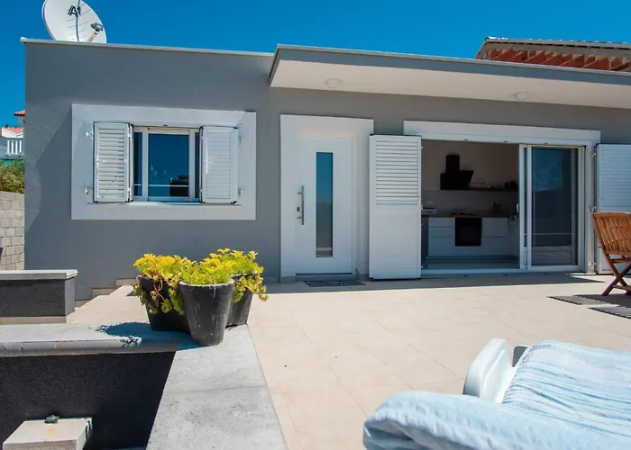 My Dalmatia - House Festini With Private Jacuzzi & Sea View 펜션 Košljun